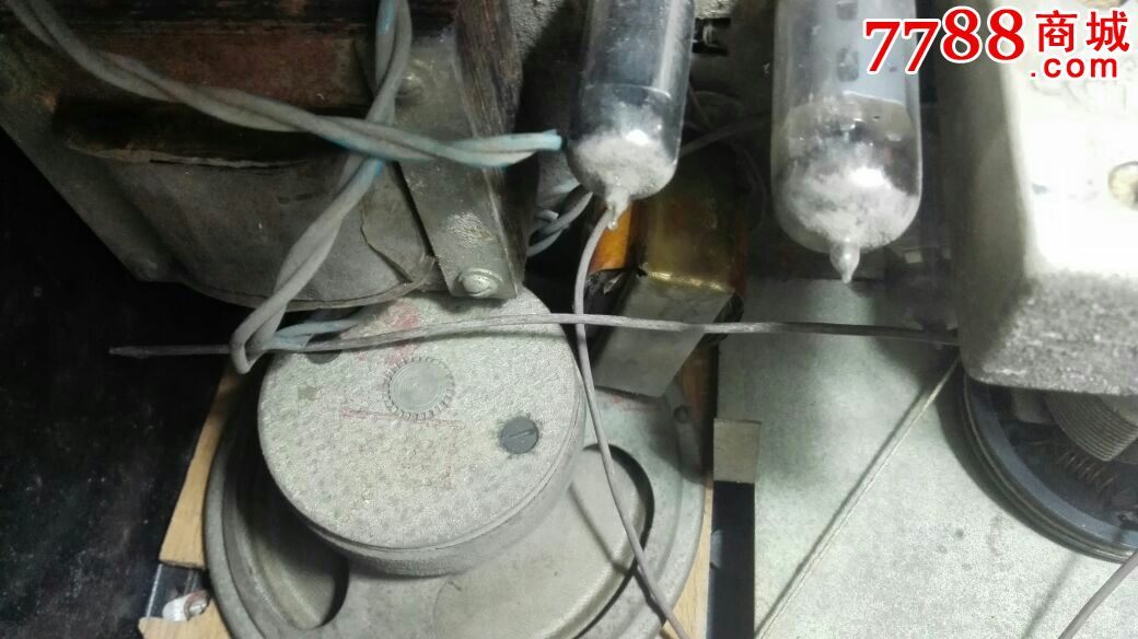 古董级电子管胶木壳收音机。中和电工电讯器材中心店。无线电广播通讯类藏品。